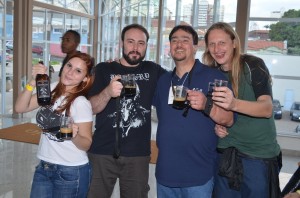 Fernanda, Daniel (Smedgård Brewery), John Palmer, Murilo tomando uma Minas de Ferro